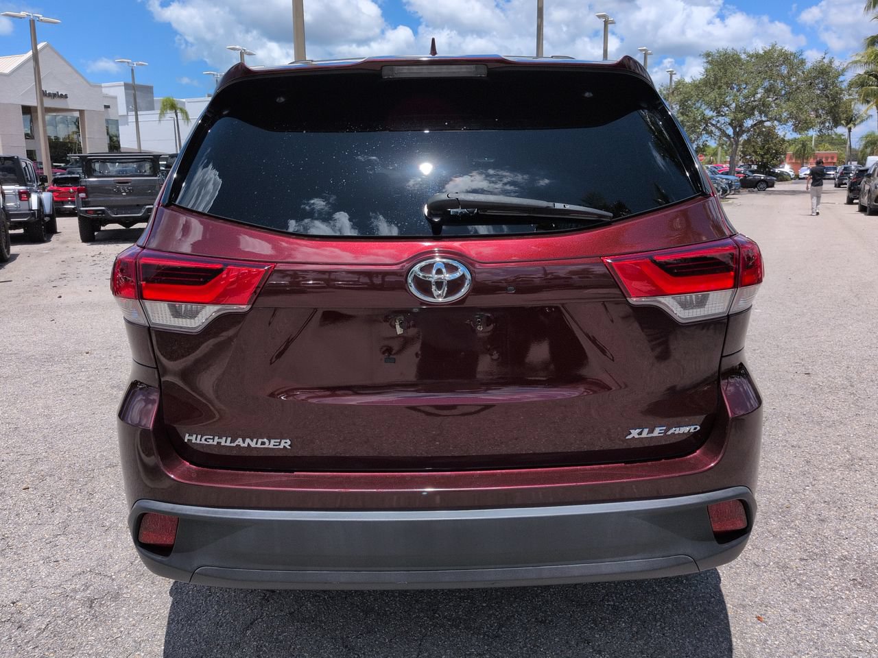 Used 2017 Toyota Highlander XLE w/ Carpet Mat Package AWD/4WD image 6