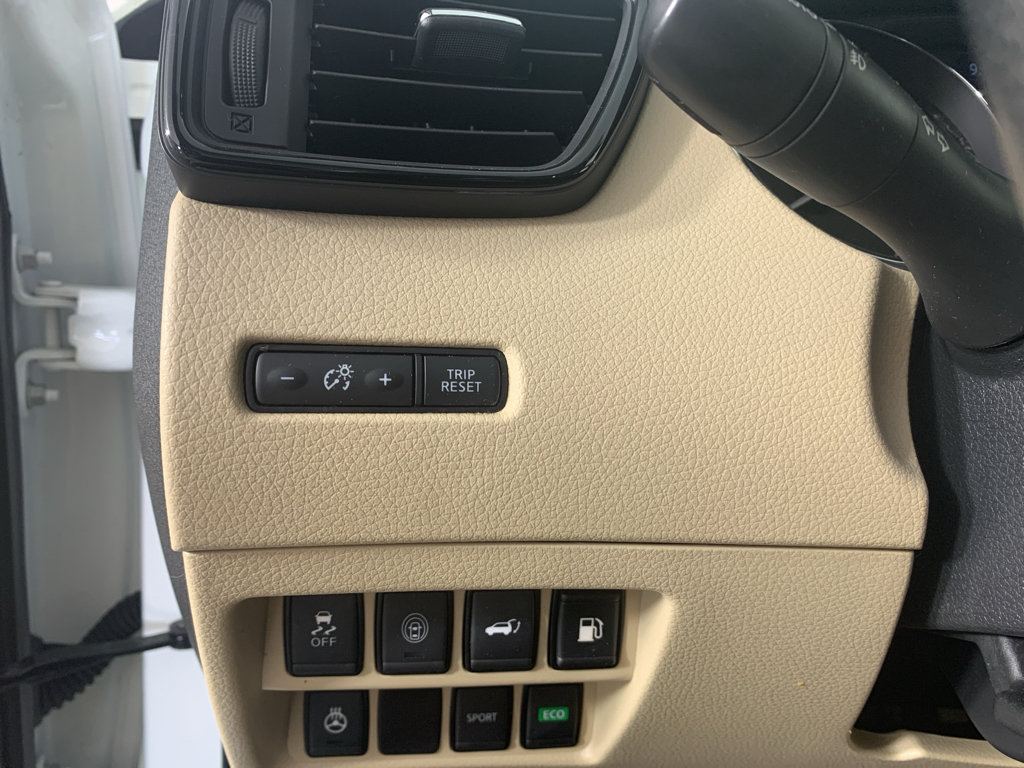Used 2018 Nissan Rogue SL w/ Premium Package FWD image 16
