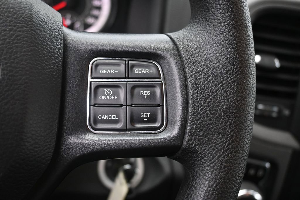 Used 2017 RAM 1500 Express RWD image 22