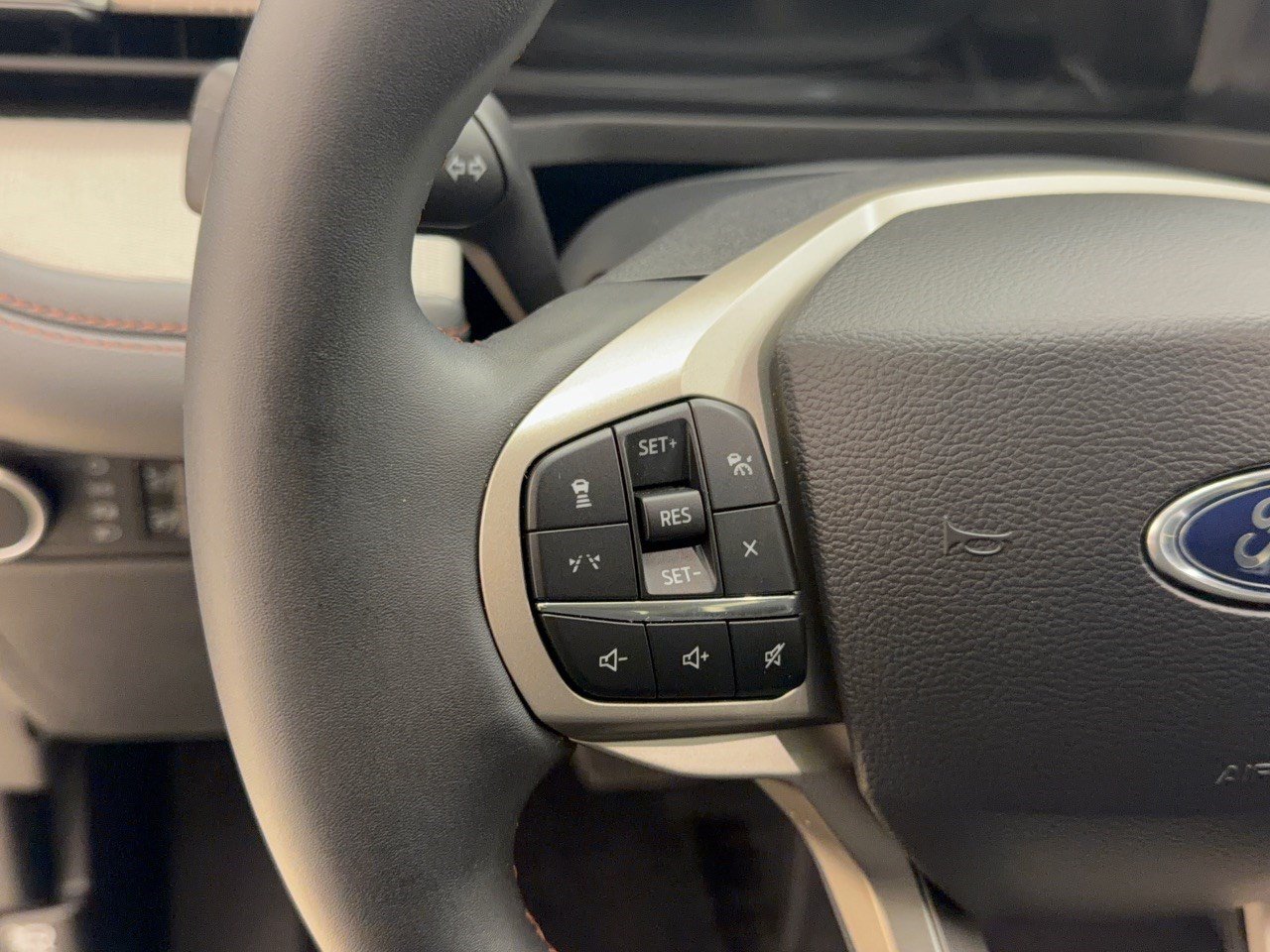 Used 2026 Ford Explorer Active RWD image 18