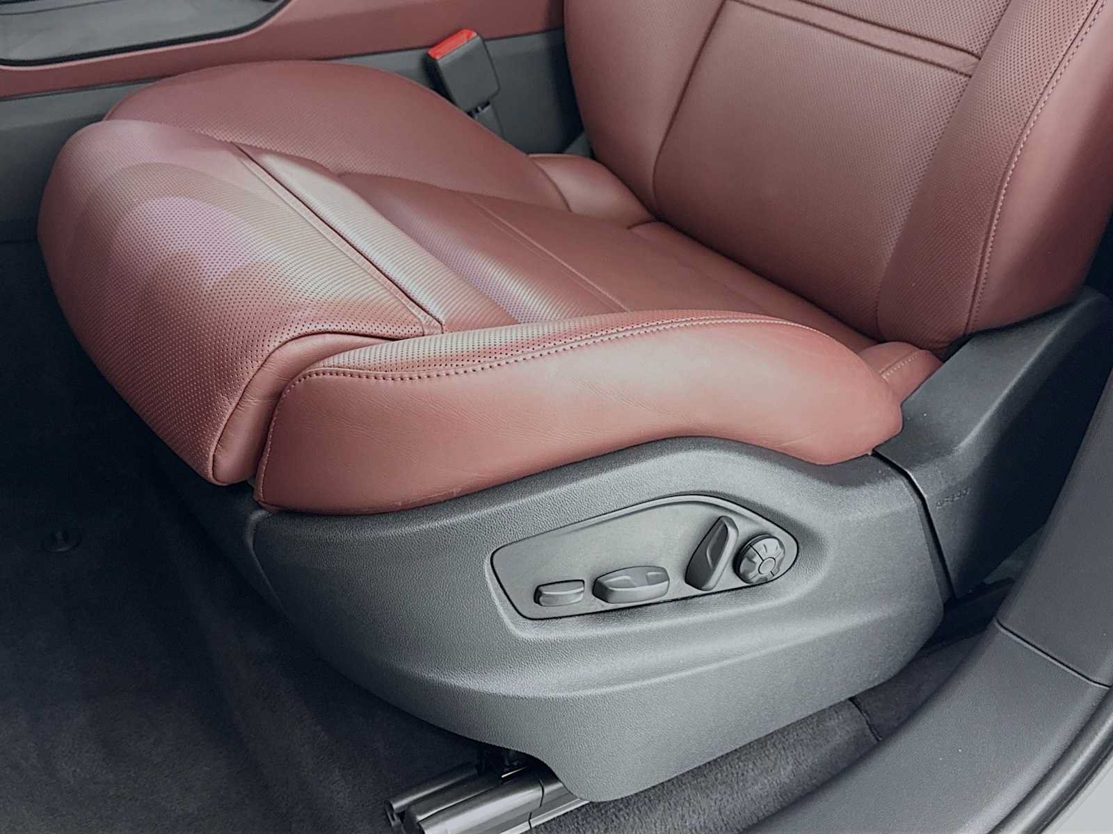 Certified 2025 Porsche Cayenne Coupe AWD/4WD image 13