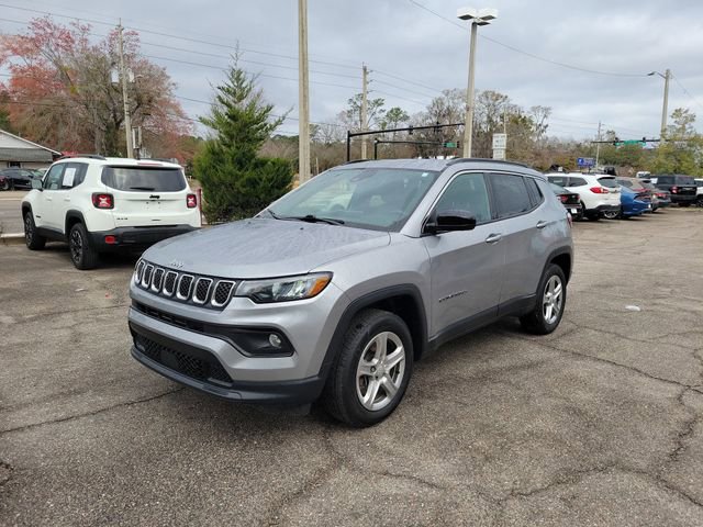 Used 2024 Jeep Compass Latitude w/ Altitude Special Edition image 4
