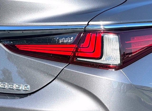 Used 2021 Lexus ES 350 Ultra Luxury w/ Accessory Package FWD image 13