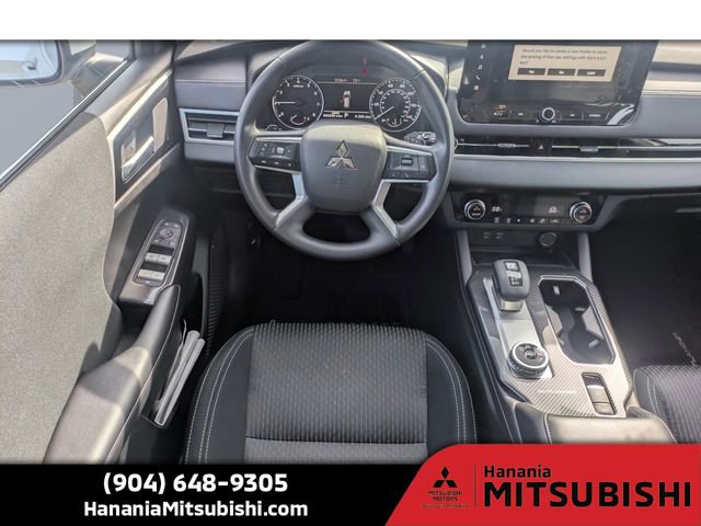 Used 2025 Mitsubishi Outlander ES image 15