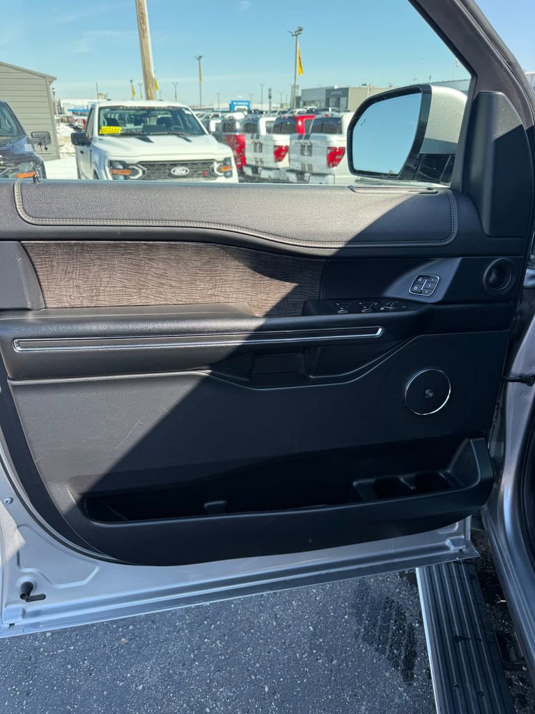 Used 2021 Ford Expedition Max Limited image 9