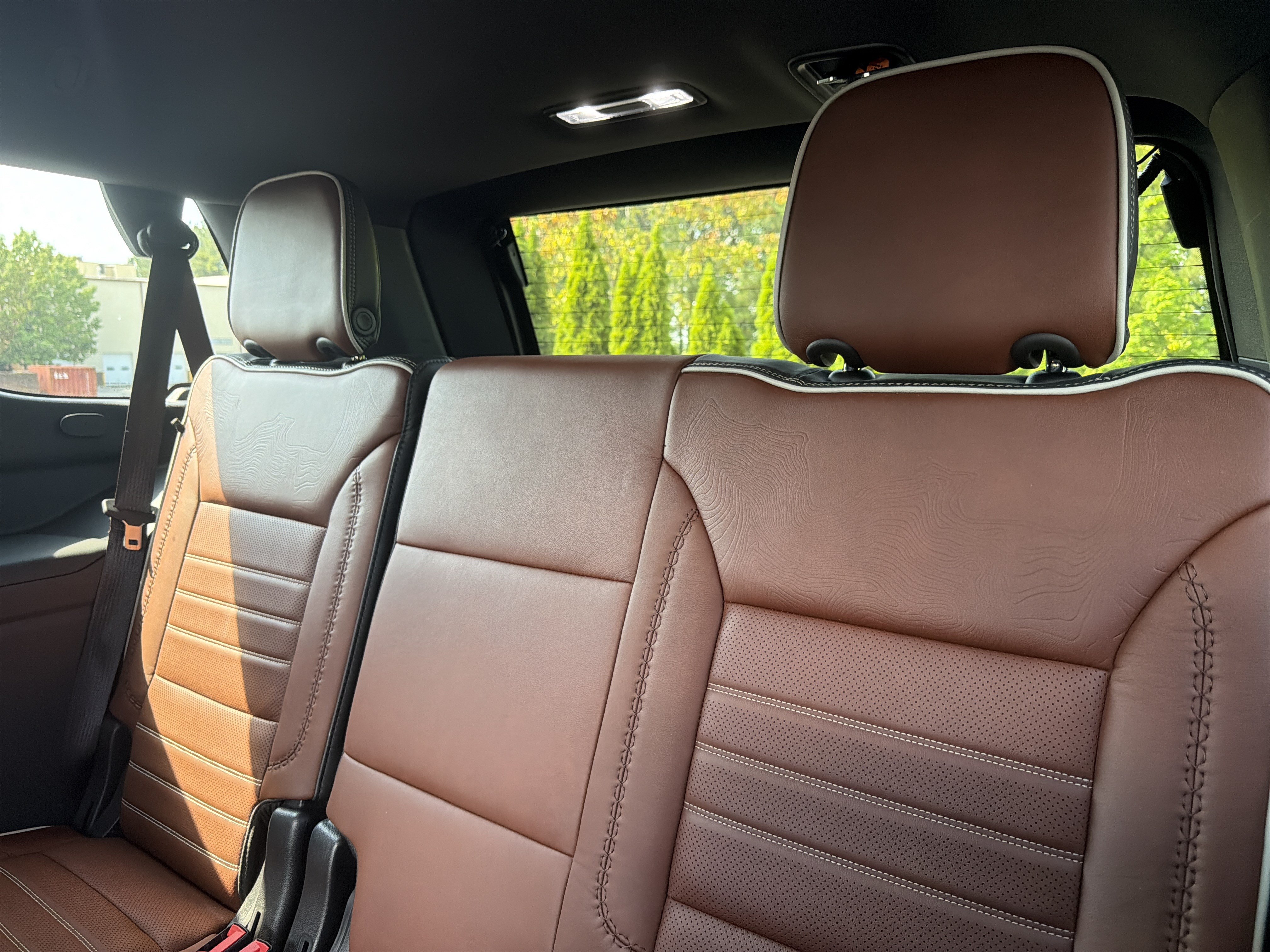 Used 2023 GMC Yukon Denali Ultimate AWD/4WD image 10