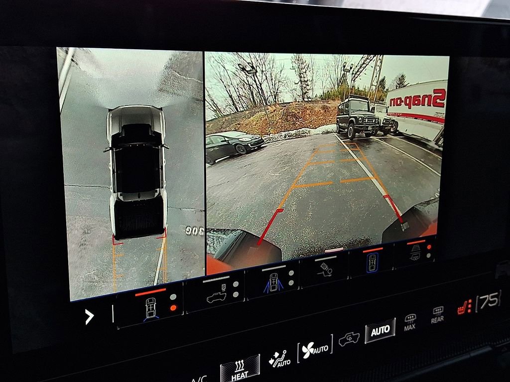 Used 2024 GMC Hummer EV 3X w/ LPO, Illumination Package image 19