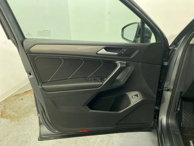 Used 2024 Volkswagen Tiguan SE AWD/4WD image 17