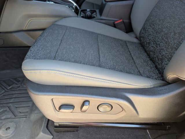 Used 2024 Chevrolet Colorado ZR2 w/ Technology Package image 17