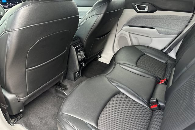 Certified 2024 Jeep Compass Latitude AWD/4WD image 12