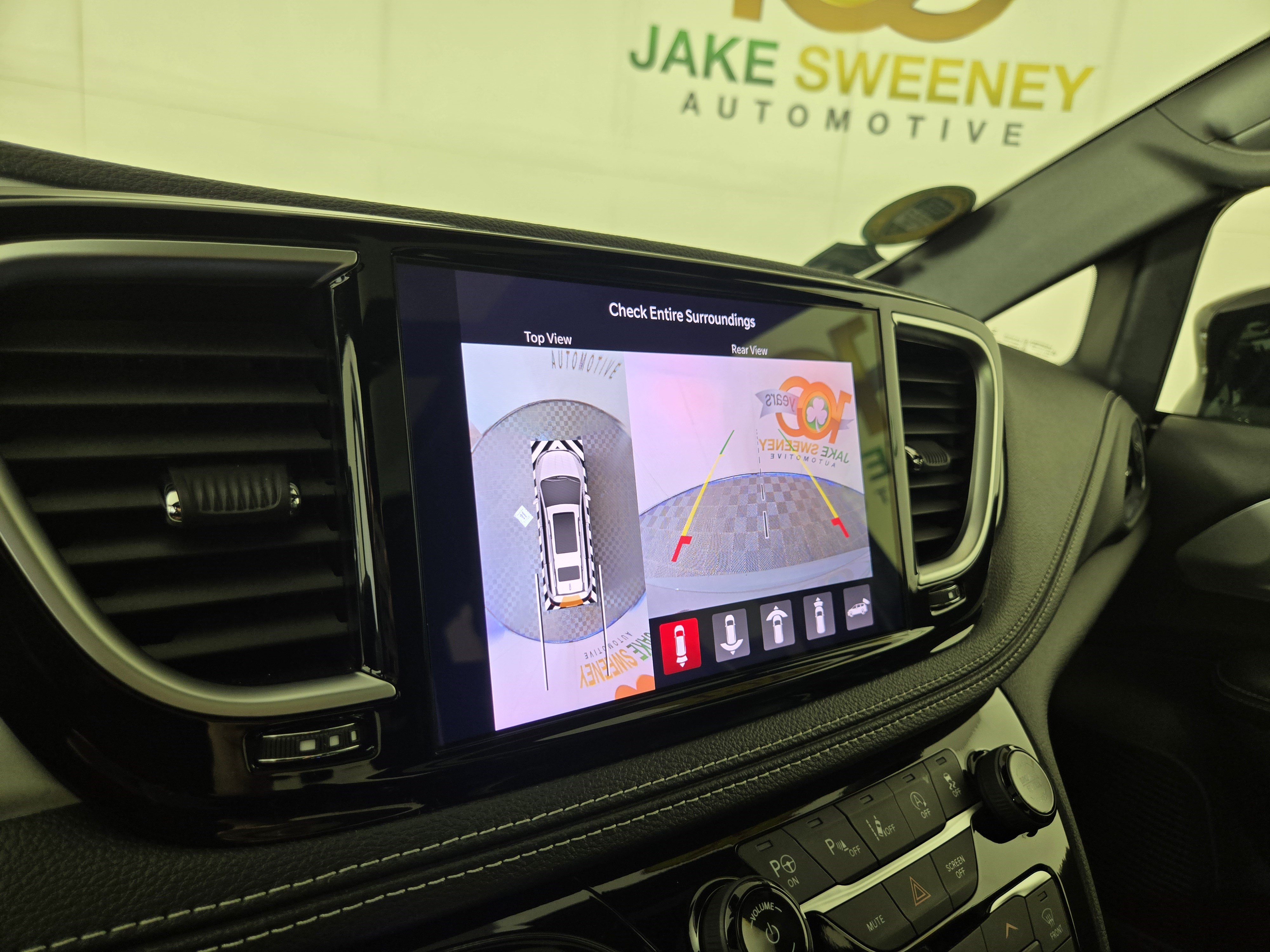 Used 2025 Chrysler Pacifica Limited FWD image 23