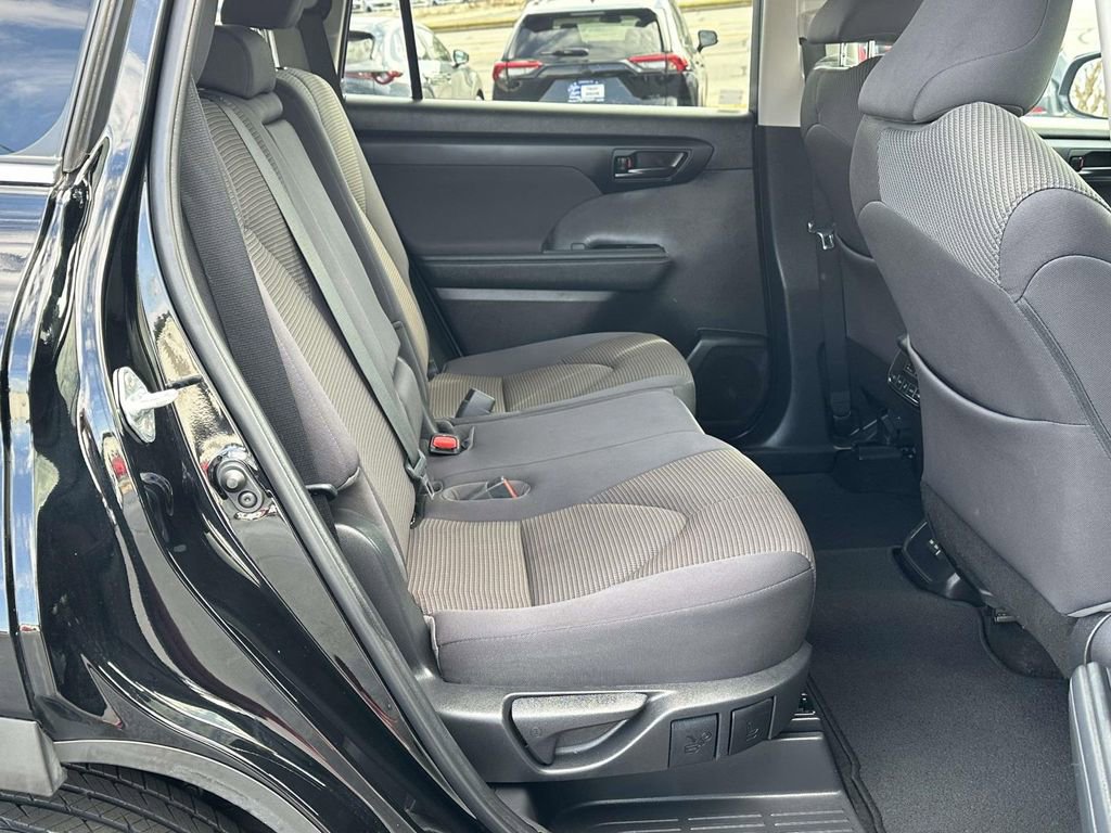 Used 2023 Toyota Highlander LE image 7