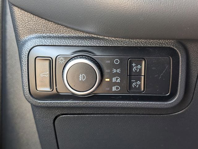 Used 2025 Ford Explorer Active w/ Active Comfort Package RWD image 21