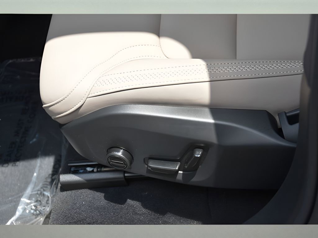 Certified 2026 Volvo XC90 B6 Core w/ Protection Package Premier AWD/4WD image 34