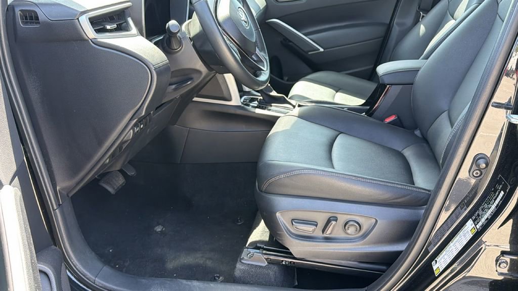 Certified 2025 Toyota Corolla Cross XLE image 12