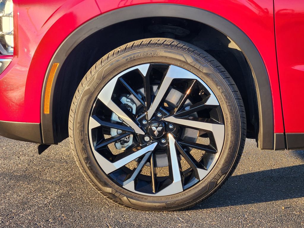 Used 2024 Mitsubishi Outlander FWD image 9