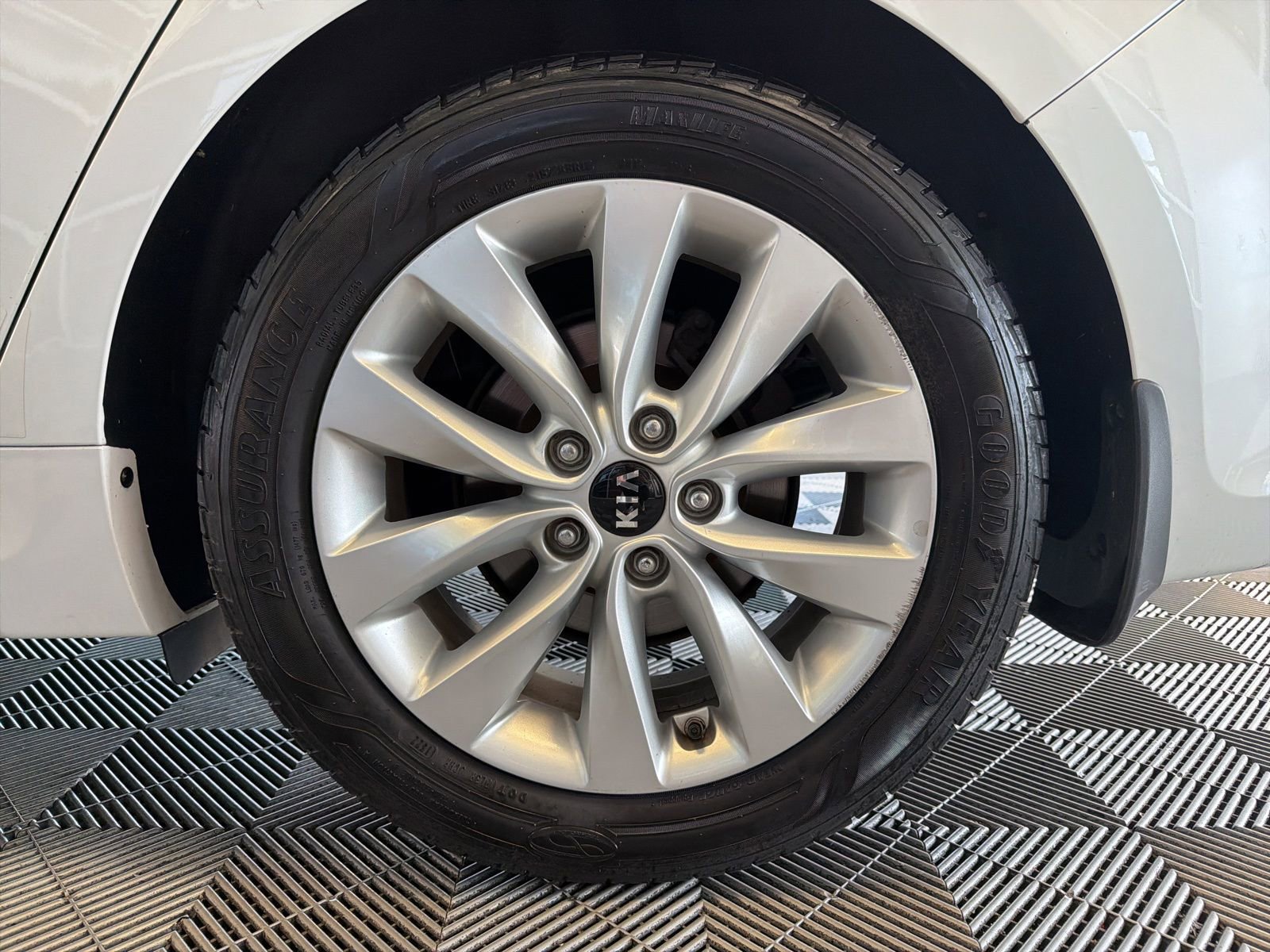 Used 2017 Kia Optima EX w/ Premium Package image 9