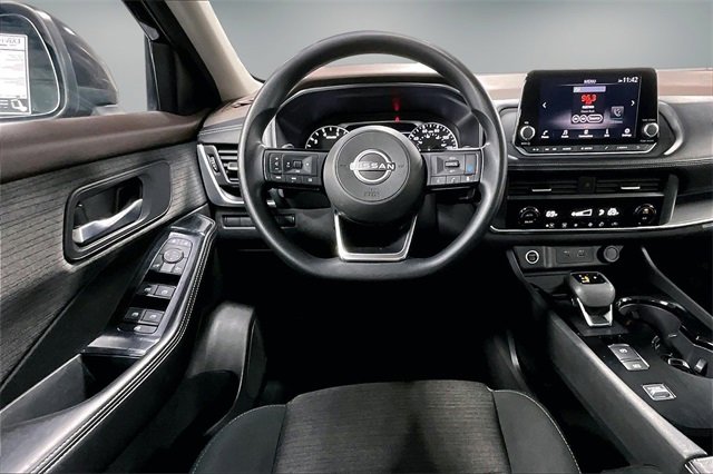 Used 2023 Nissan Rogue SV image 9