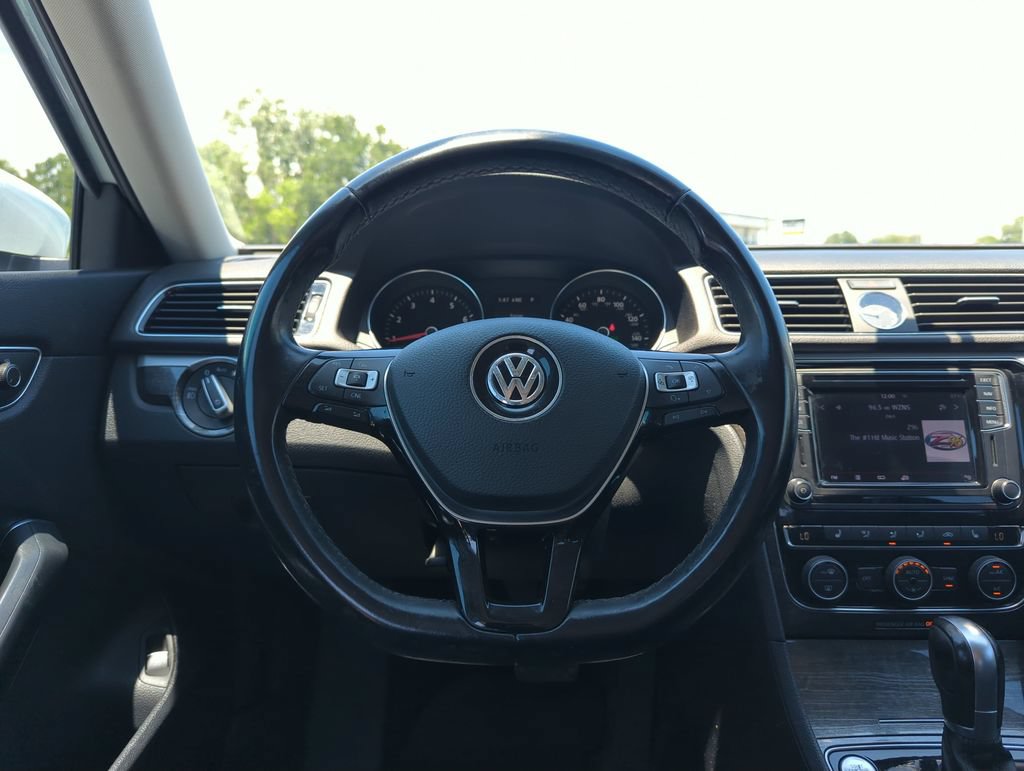 Used 2017 Volkswagen Passat 1.8T SE FWD image 17