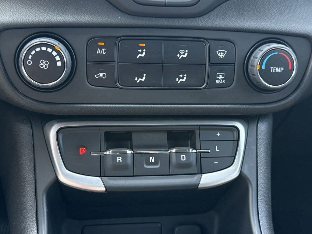 Used 2024 GMC Terrain SLE FWD image 29