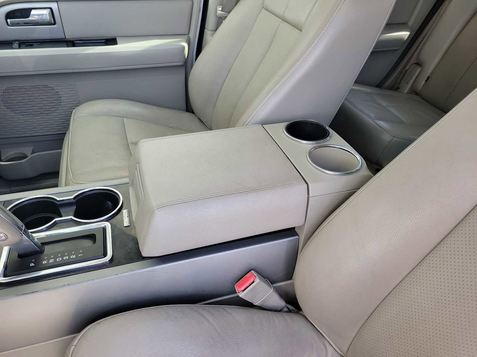 Used 2013 Ford Expedition Limited image 12