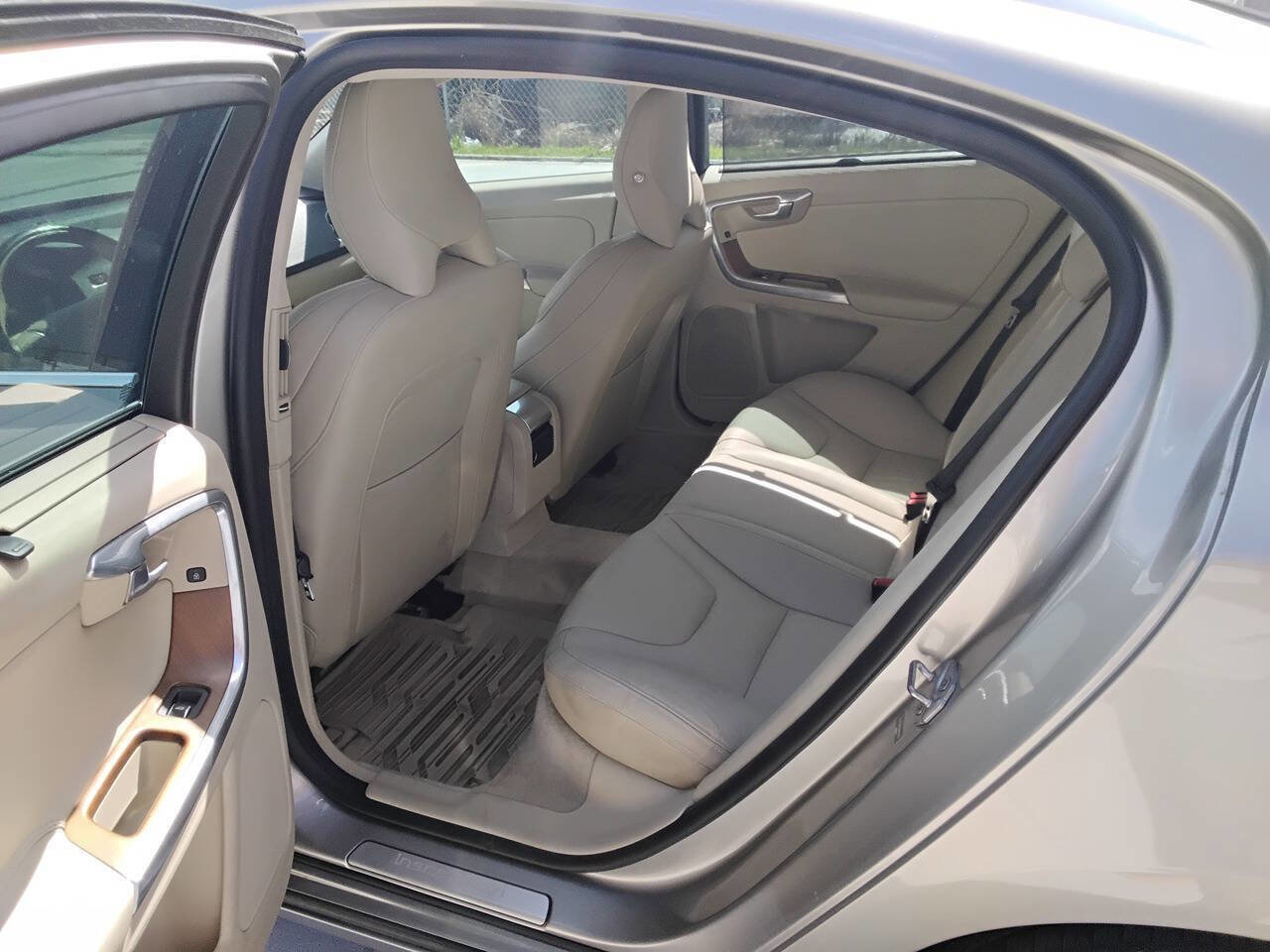 Used 2016 Volvo S60 T5 Inscription Platinum image 6