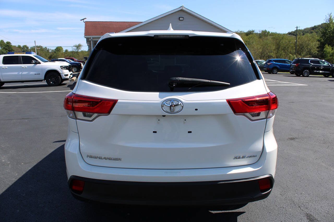 Used 2018 Toyota Highlander XLE AWD/4WD image 5