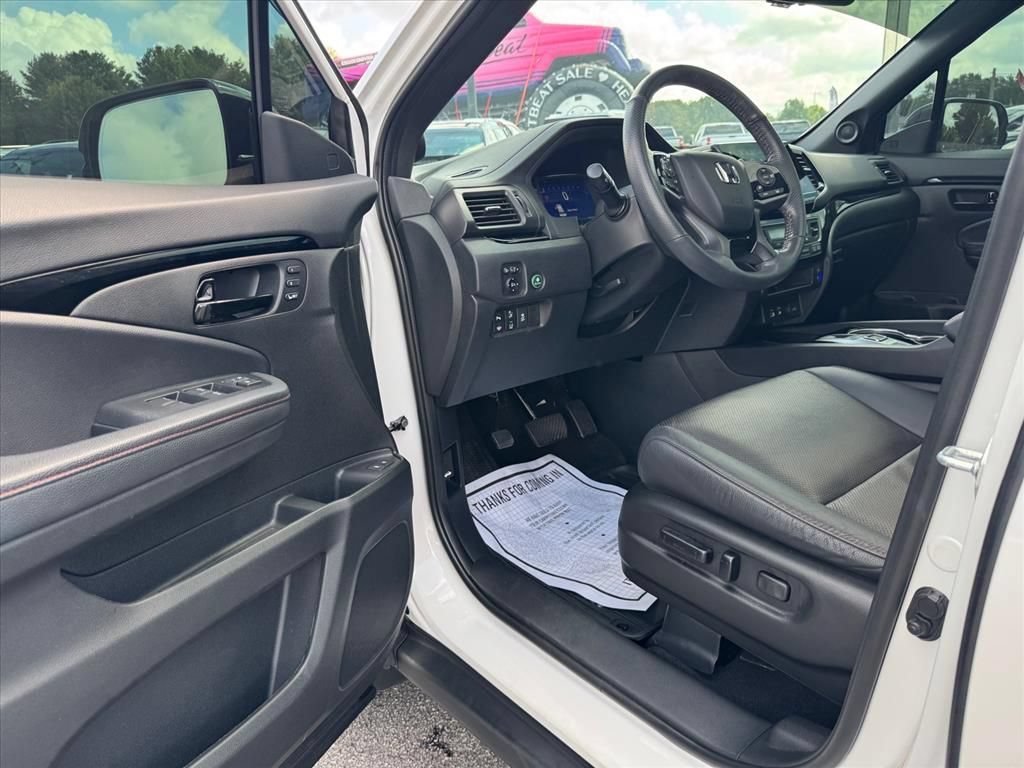 Used 2025 Honda Passport Black Edition image 15