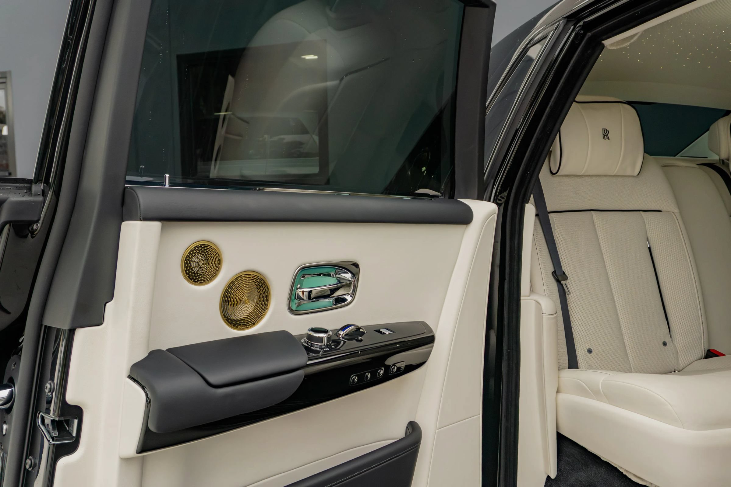 Used 2024 Rolls-Royce Phantom Sedan RWD image 65