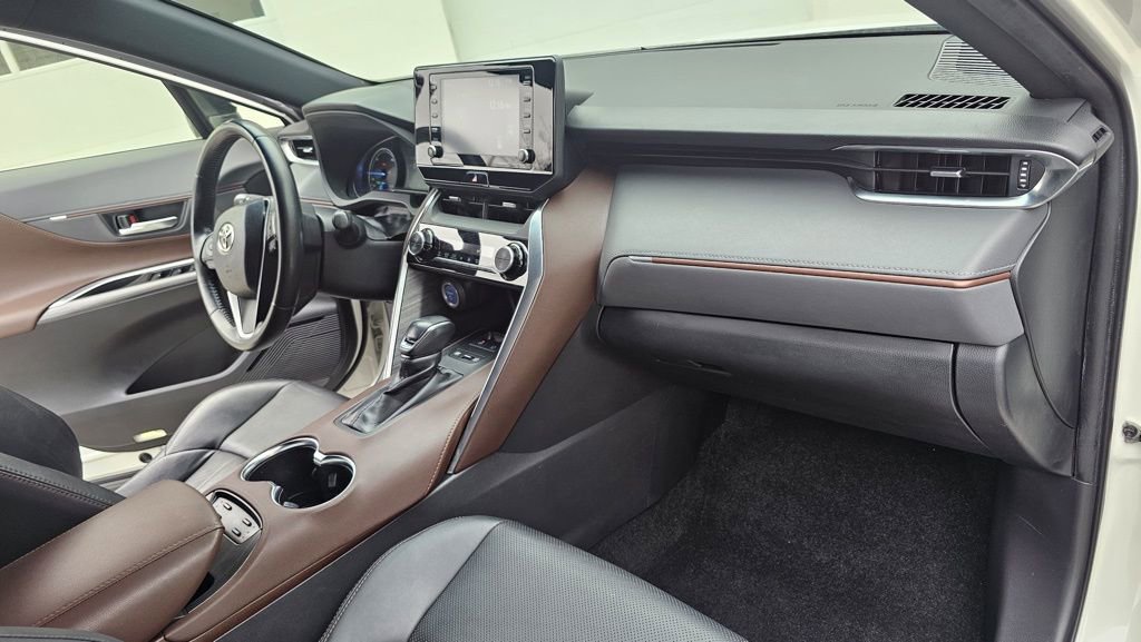 Used 2021 Toyota Venza XLE image 11