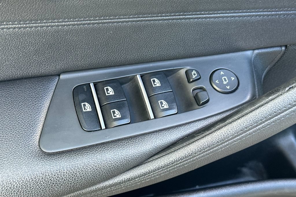Used 2018 BMW 530i RWD image 11