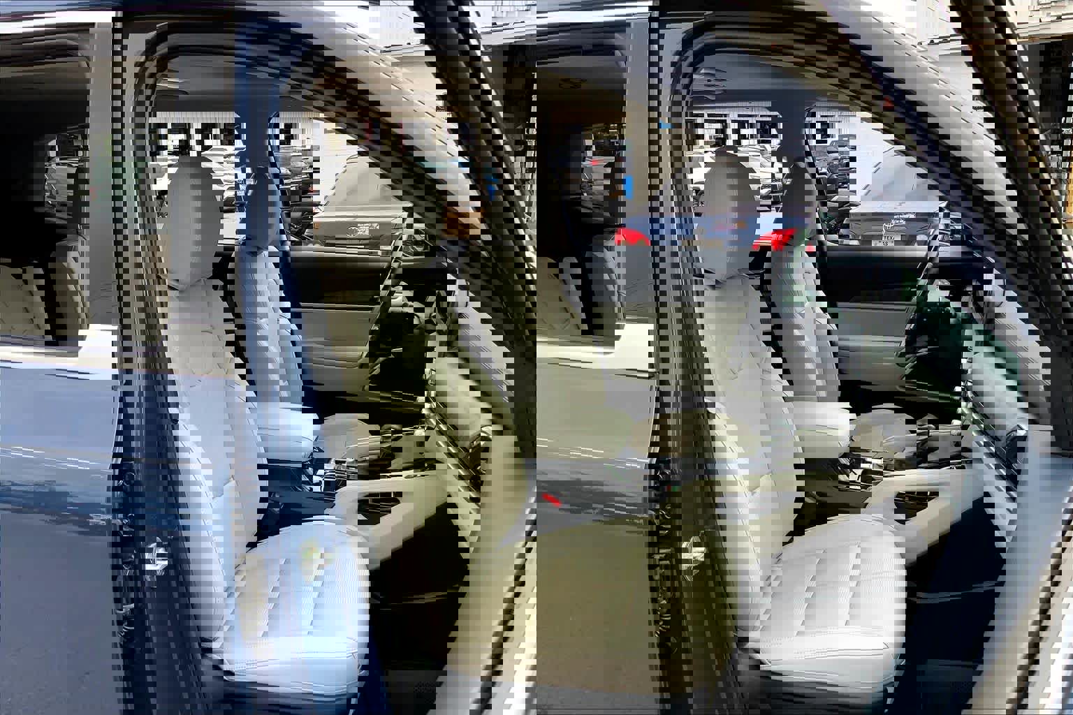 Used 2023 Kia Telluride EX w/ EX Captain's Chair Package image 8