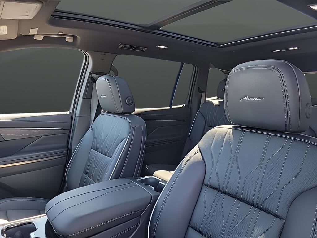 Used 2025 Buick Enclave Avenir image 23
