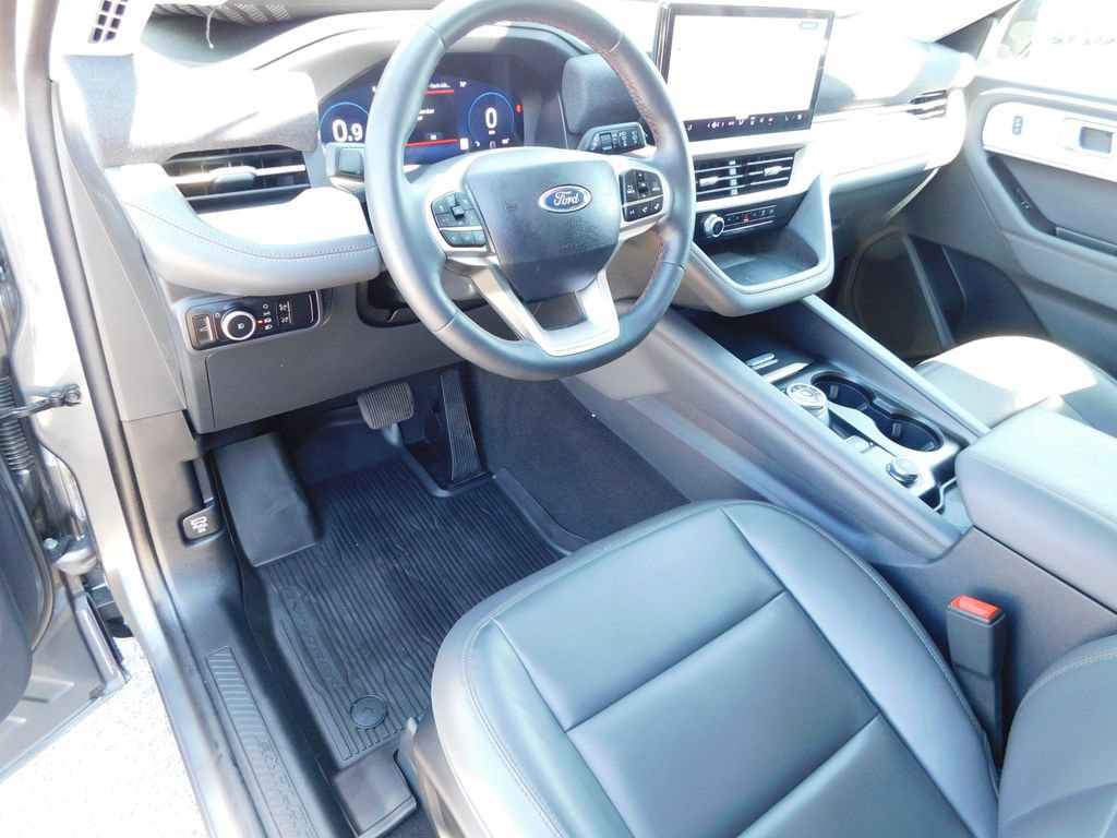 Used 2025 Ford Explorer Active w/ Active Comfort Package AWD/4WD image 14