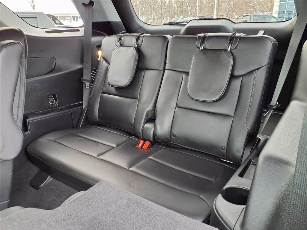 Used 2022 Ford Explorer XLT w/ Equipment Group 202A image 8