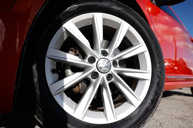 Used 2018 Volkswagen Beetle 2.0T S image 28