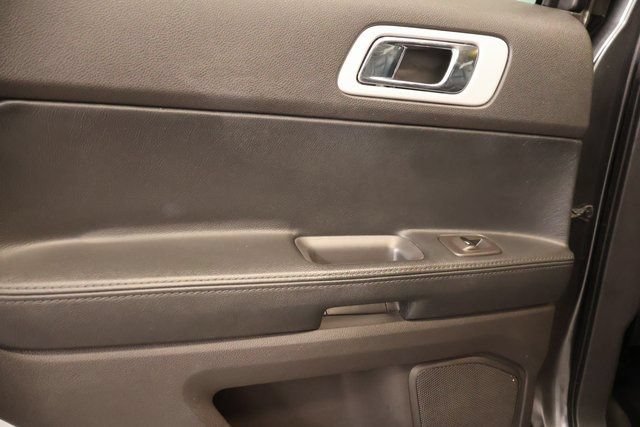Used 2015 Ford Explorer XLT w/ Equipment Group 202A AWD/4WD image 26