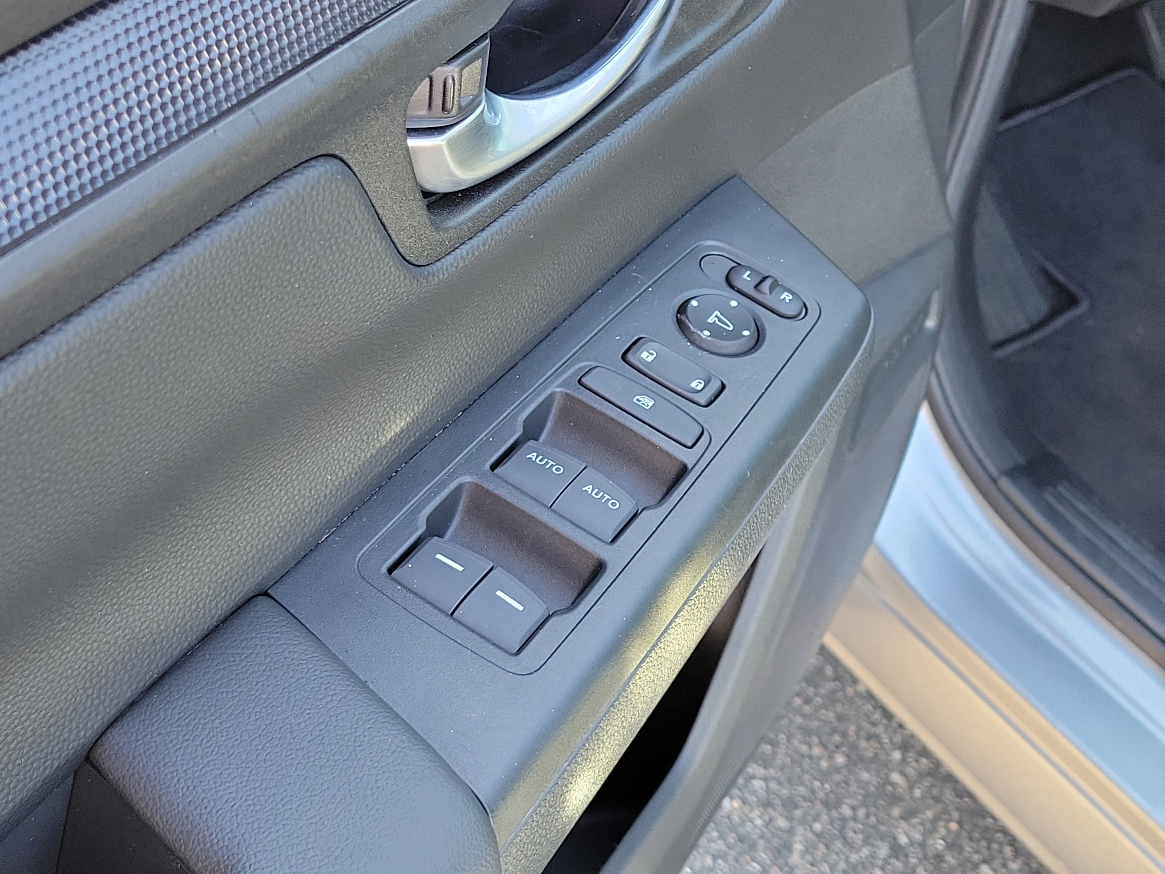 Used 2024 Honda CR-V EX image 21