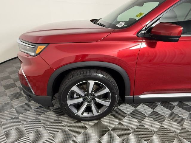 Used 2025 Honda Pilot Elite image 12