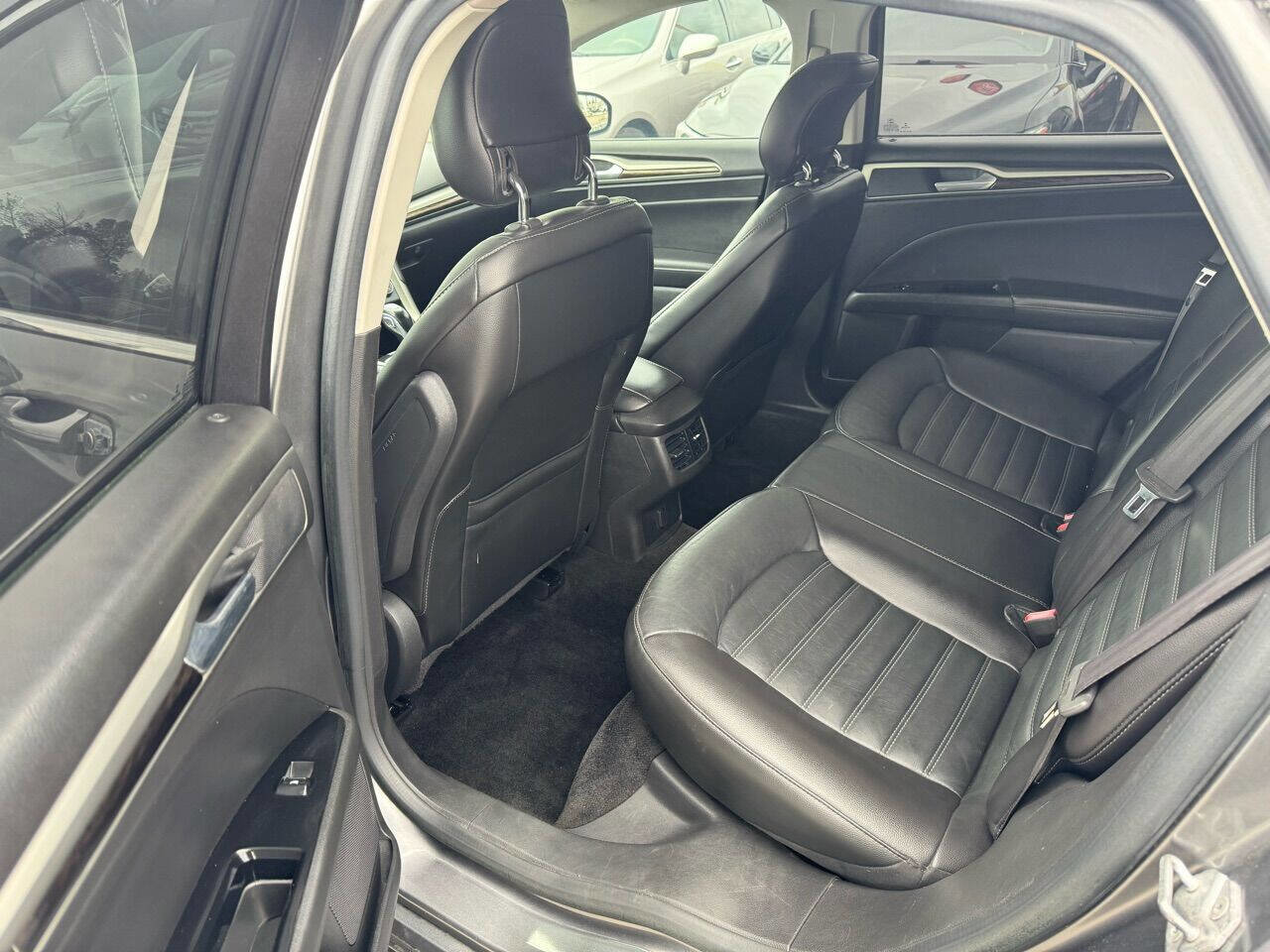 Used 2014 Ford Fusion SE w/ Equipment Group 202A image 16