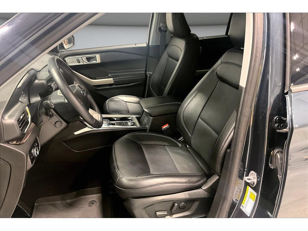 Used 2024 Ford Explorer Limited w/ Equipment Group 301A AWD/4WD image 32