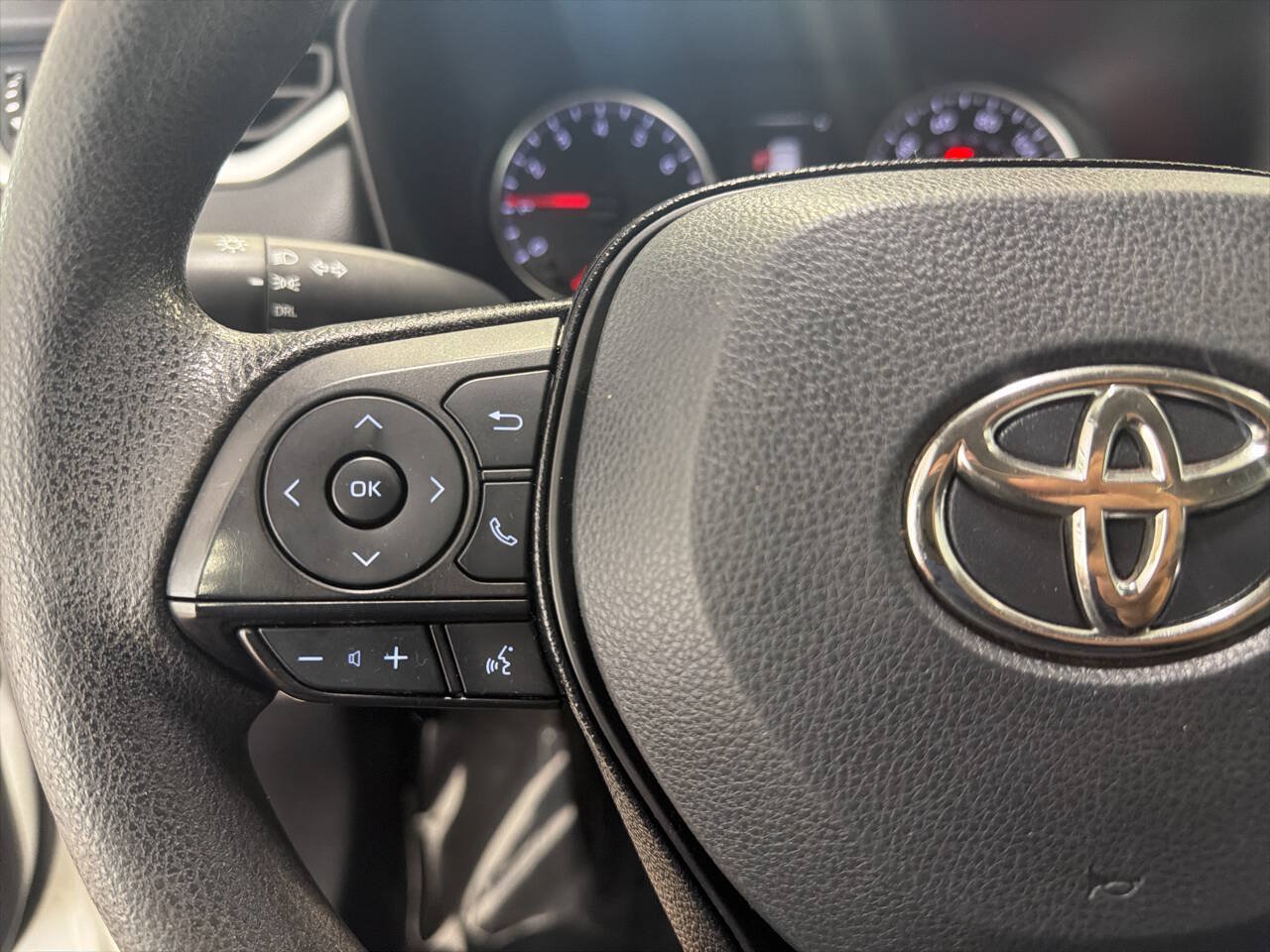 Used 2021 Toyota RAV4 LE AWD/4WD image 14