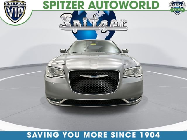 Used 2016 Chrysler 300 C image 3