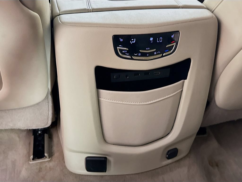 Used 2018 Cadillac Escalade Luxury RWD image 31
