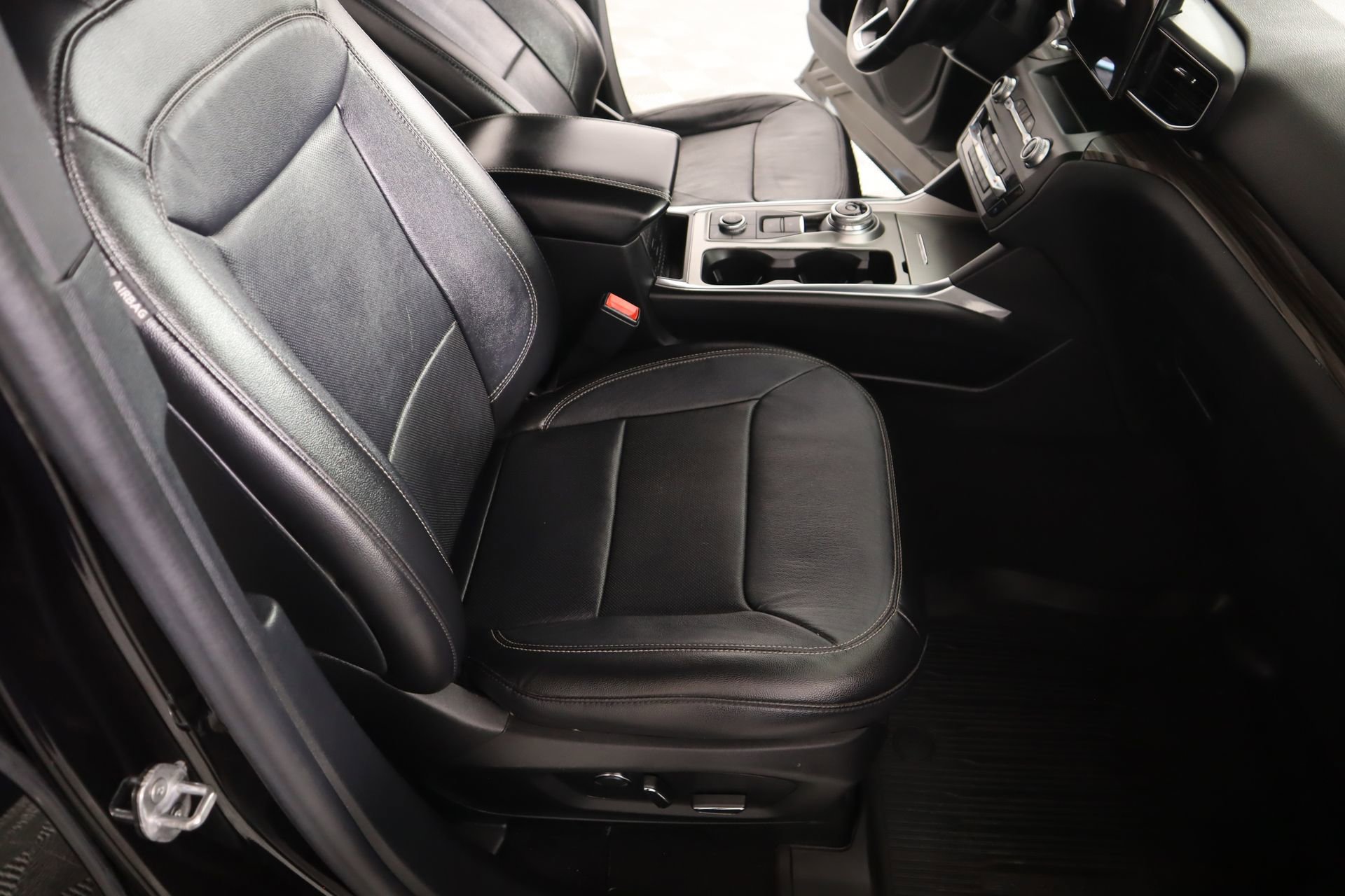 Used 2020 Ford Explorer Limited image 15