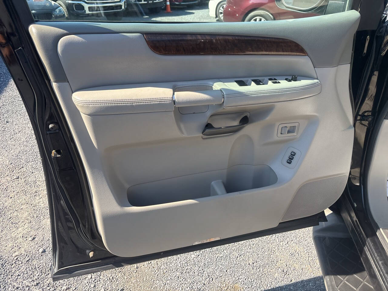 Used 2010 Nissan Armada SE AWD/4WD image 16