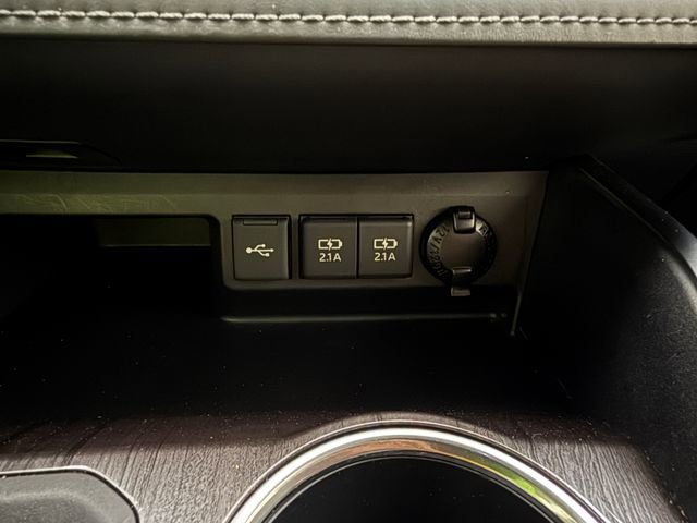 Used 2021 Toyota Highlander Limited FWD image 19