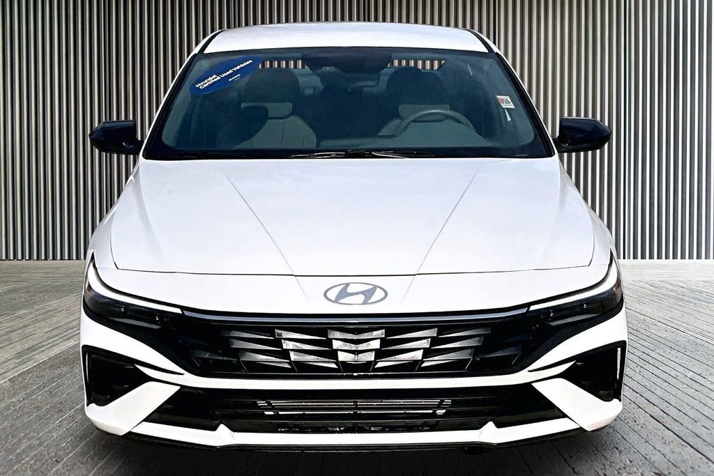 Certified 2025 Hyundai Elantra Sport image 4