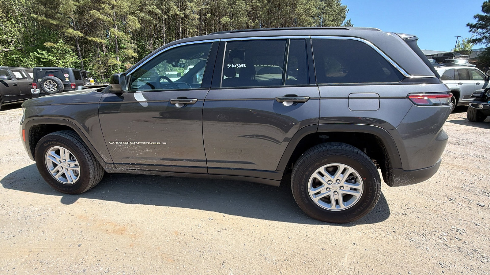 Certified 2025 Jeep Grand Cherokee Laredo image 11
