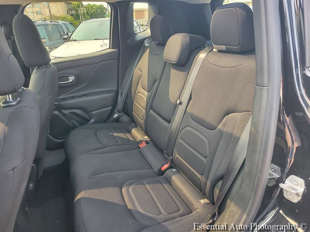 Certified 2022 Jeep Renegade Latitude w/ Sun/Sound Group AWD/4WD image 12